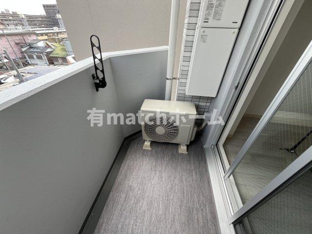 バルコニー　(参考)同マンション反転間取り他部屋の写真