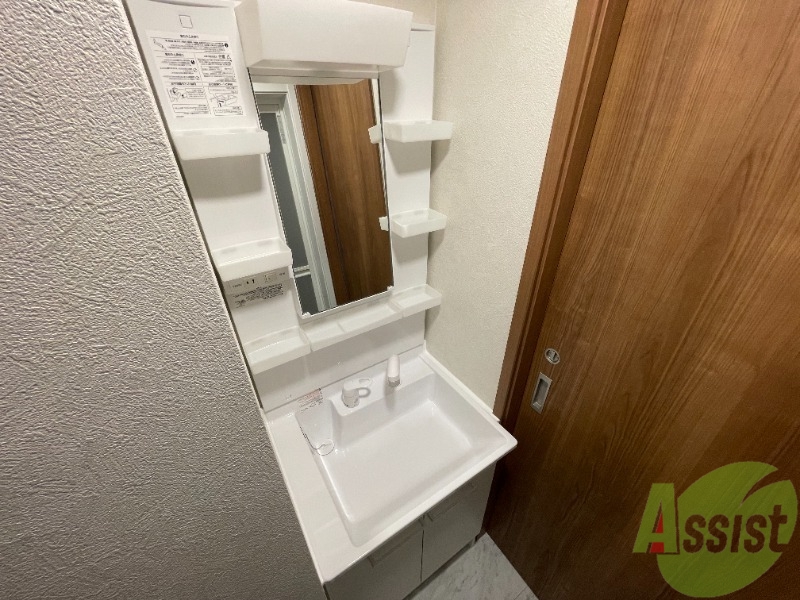 洗面設備　独立洗面台があるので朝の身支度もしやすくなりますね。