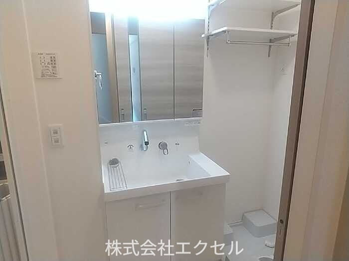 洗面設備　洗髪洗面化粧台です。