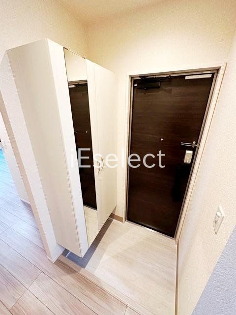 玄関　玄関にはシューズボックスがあります