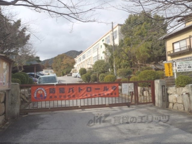 【大津市山上町のアパートの小学校】