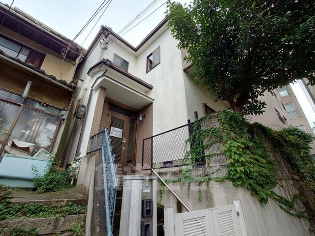 岡上の町貸家の建物外観