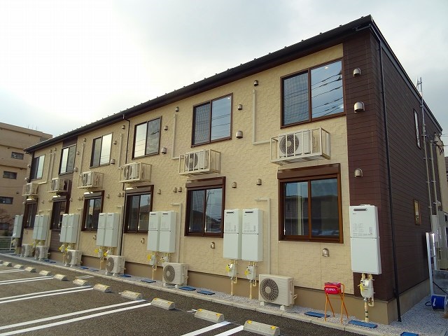 東京都福生市加美平１（アパート）の賃貸物件の外観