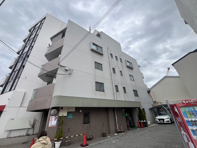 神戸市兵庫区三石通のマンションの建物外観