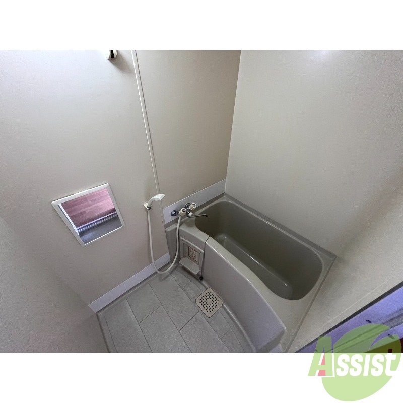 バス・シャワールーム　浴槽付きのお風呂です。ここで一日の疲れを癒しましょう。