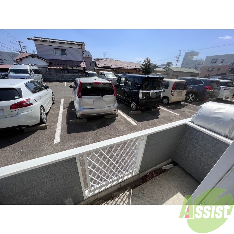 バルコニー　バルコニーが付いているので晴れた日は洗濯物が沢山干せますね。