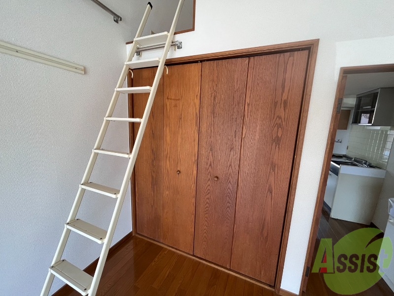 玄関　ここに収納があります。収納があると部屋が広く使えます。