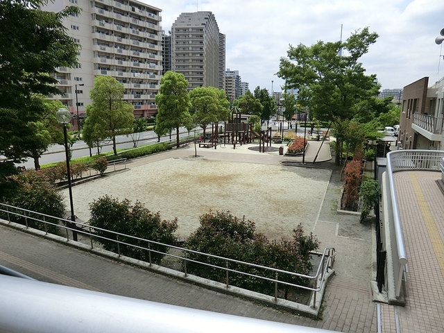 【ロイヤルパークスタワー南千住の公園】