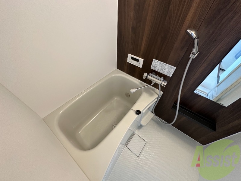 バス・シャワールーム　浴槽スペース的にもゆったり入れると思います。