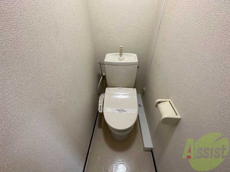 トイレ　温水洗浄便座付きのトイレは、使用しやすくうれしいですね。