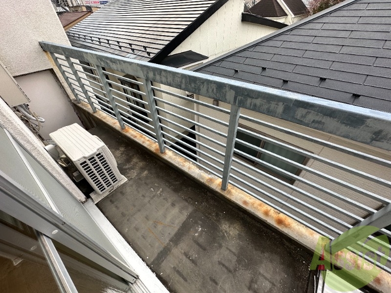 バルコニー　バルコニースペースも広く、洗濯物も問題なく干せそうですね。