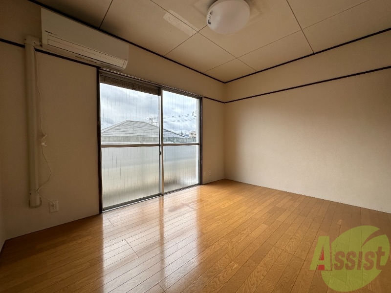 居室・リビング　陽当たりが良く、広々として過ごしやすそうです。