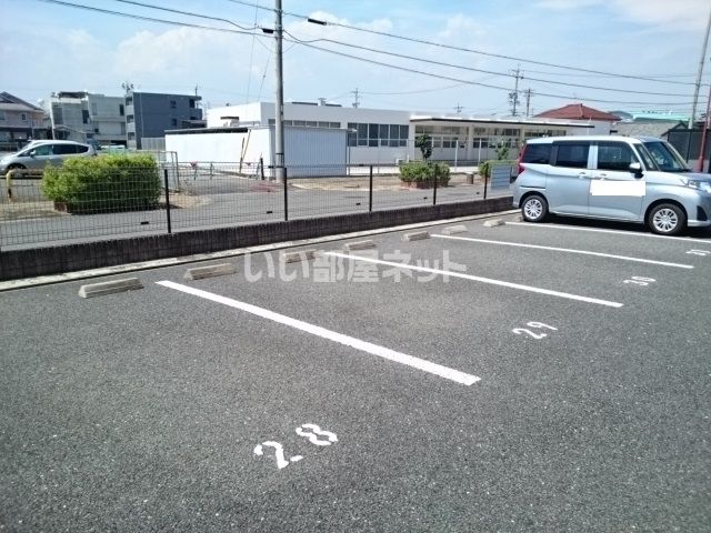 【四日市市楠町南五味塚のアパートの駐車場】