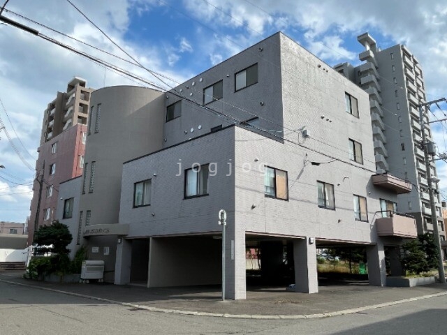 札幌市西区西町北のマンションの建物外観