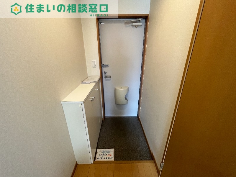 【額田郡幸田町大字大草のアパートの玄関】