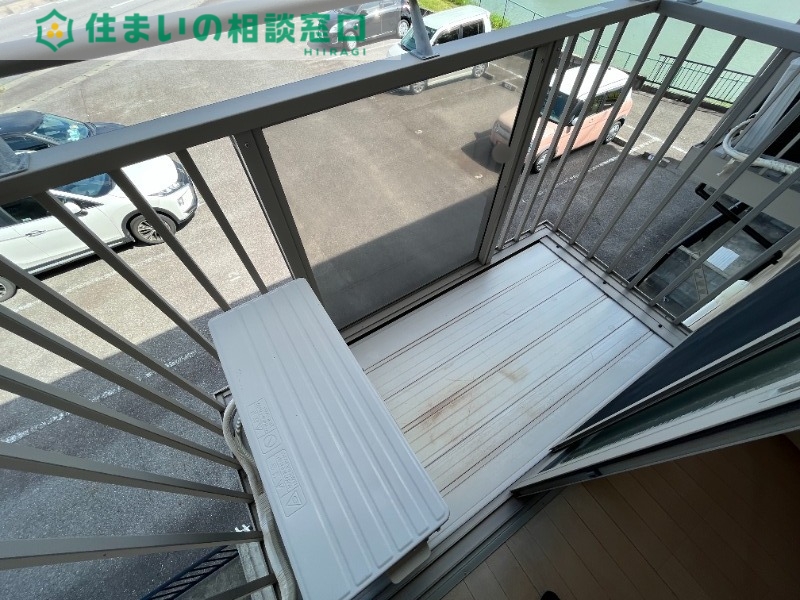 【額田郡幸田町大字大草のアパートのバルコニー】