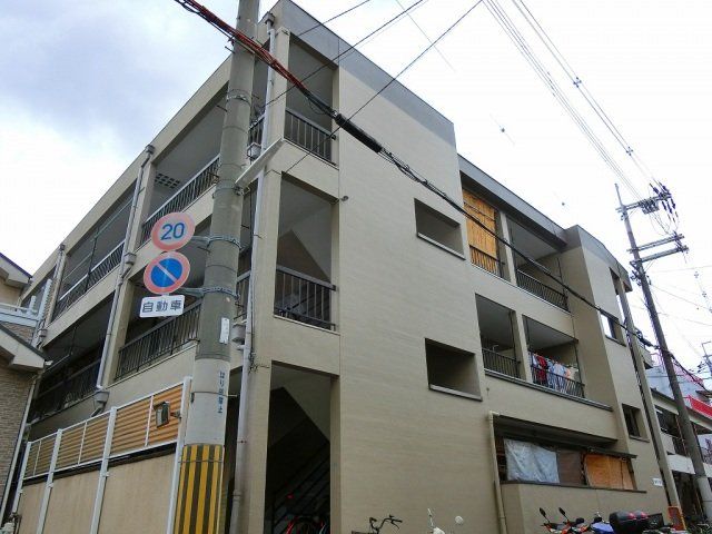 八尾市堤町のアパートの建物外観