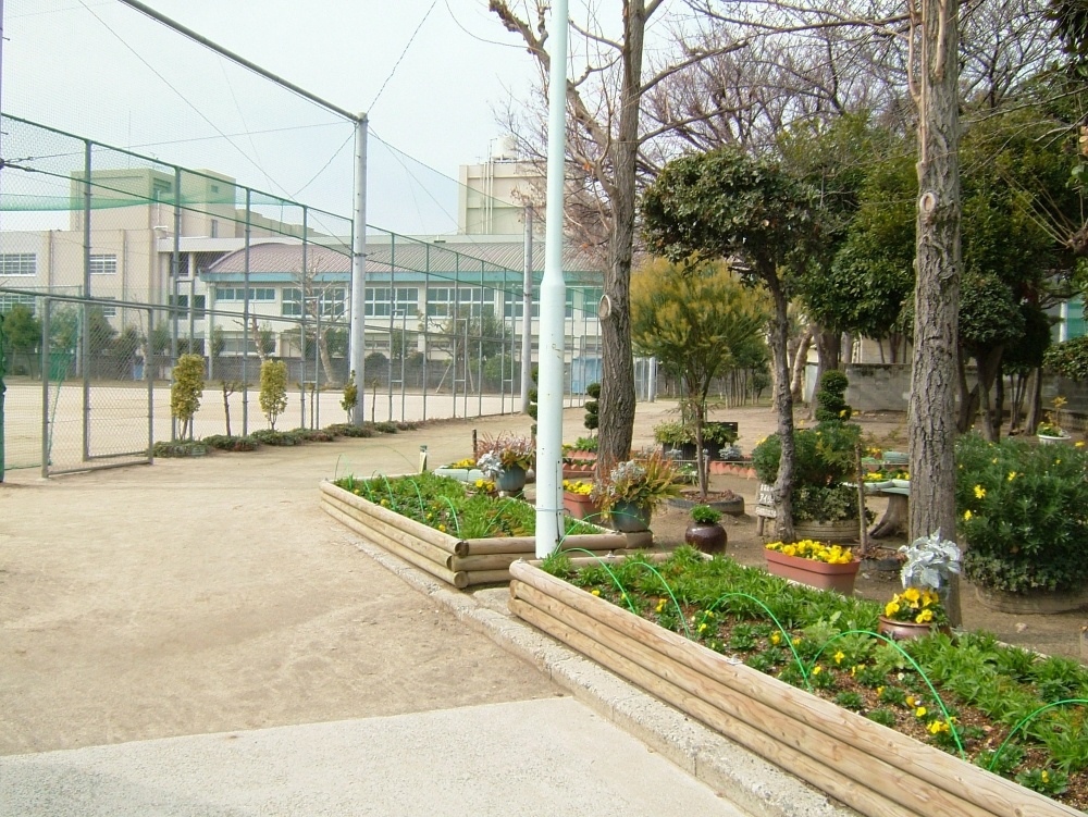 【尼崎市南武庫之荘のマンションの公園】