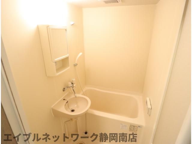 バス・シャワールーム　お風呂で日々の疲れを落としましょう