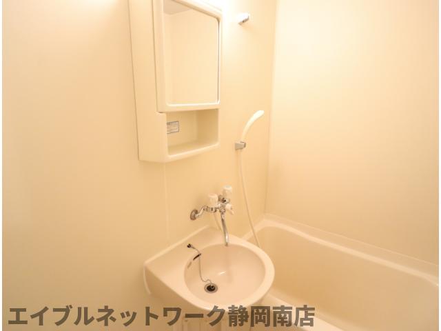 洗面設備　洗面スペースです