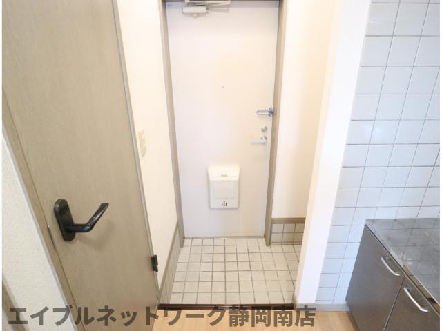 玄関　落ち着いた玄関です