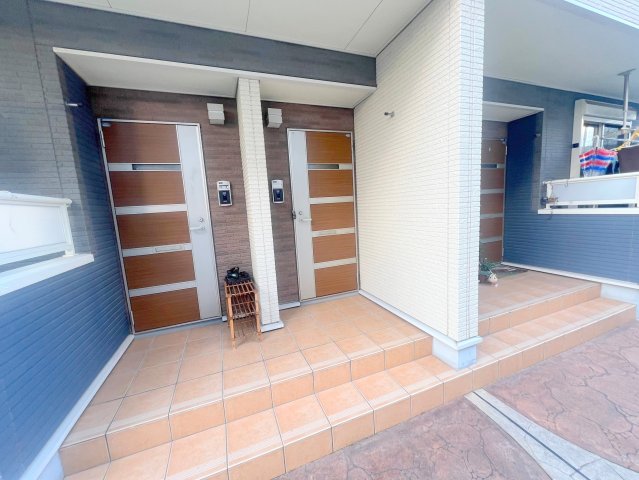 クリスタルガーデン リリーの外観写真