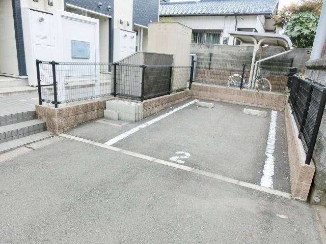 【四街道市大日のアパートの駐車場】