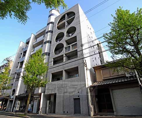 京都市北区小山元町のマンションの建物外観