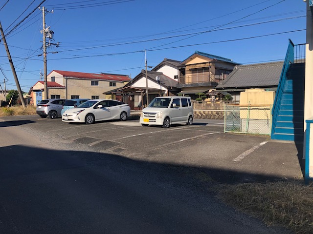 【サンテラスチェリーの駐車場】