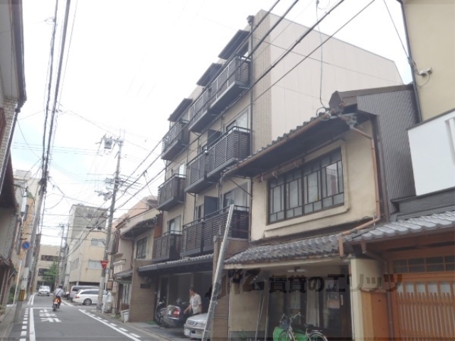 京都市中京区梅之木町のマンションの建物外観