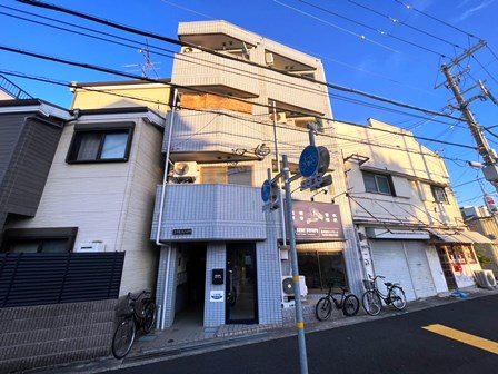 尼崎市長洲東通のマンションの建物外観