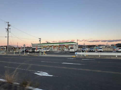 コンビニ　ファミリーマート 豊田渡刈町店（コンビニ）まで493m