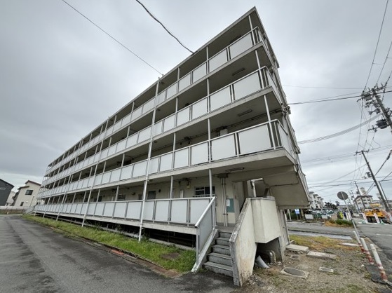 【姫路市城東町毘沙門のマンションの建物外観】