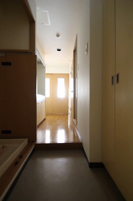 玄関　同物件別号室の写真です。