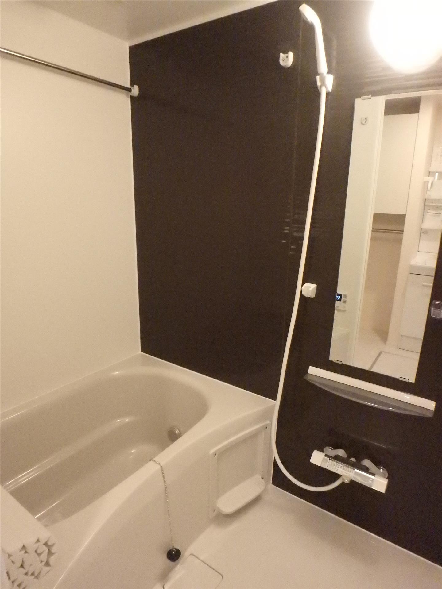 バス・シャワールーム　同タイプ室内（反転タイプ）