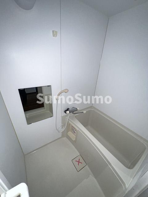 バス・シャワールーム　落ち着いた空間のお風呂です