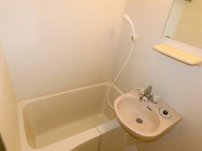 収納　ベッド下、階段下は大容量収納！