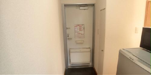 玄関　設備仕様は号室により異なる為、現況を優先致します。