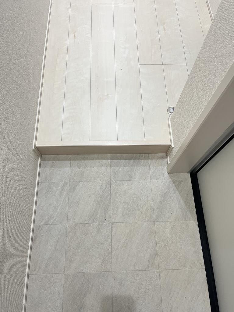 玄関　※同タイプ同モデルを使用