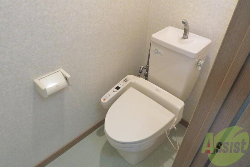 トイレ　トイレにはちゃんとウォシュレットも完備ですね
