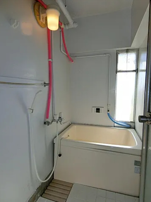 バス・シャワールーム　コンパクトで使いやすいお風呂です