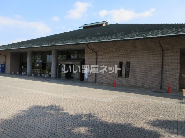 図書館　三田市立図書館（図書館）まで1238m