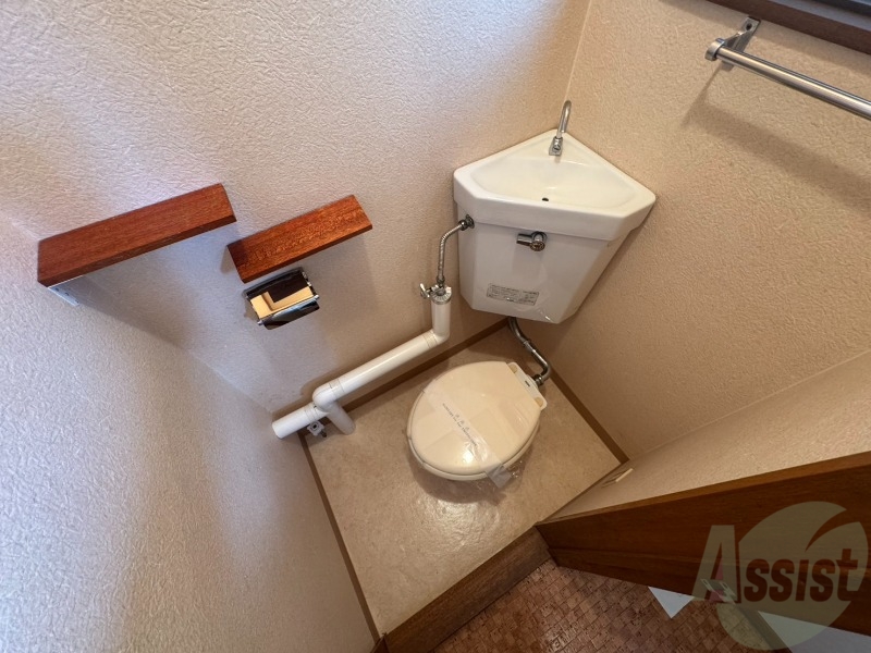 トイレ　こちらはトイレです。清潔感があり、安心して使用できます。