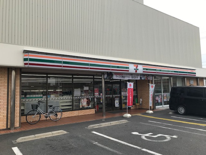コンビニ　セブンイレブン（コンビニ）まで550m