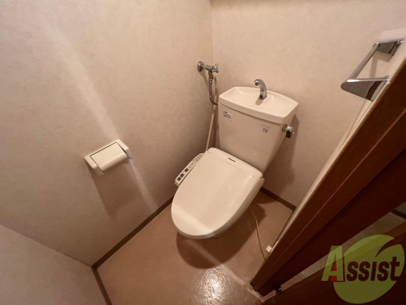 トイレ　トイレです。清潔感があり安心して使えますね。