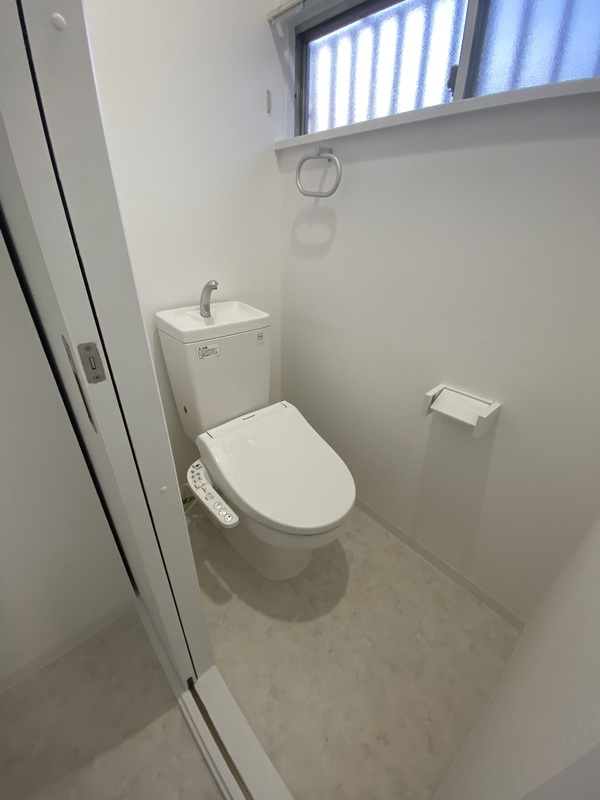 トイレ　温水洗浄便座付き