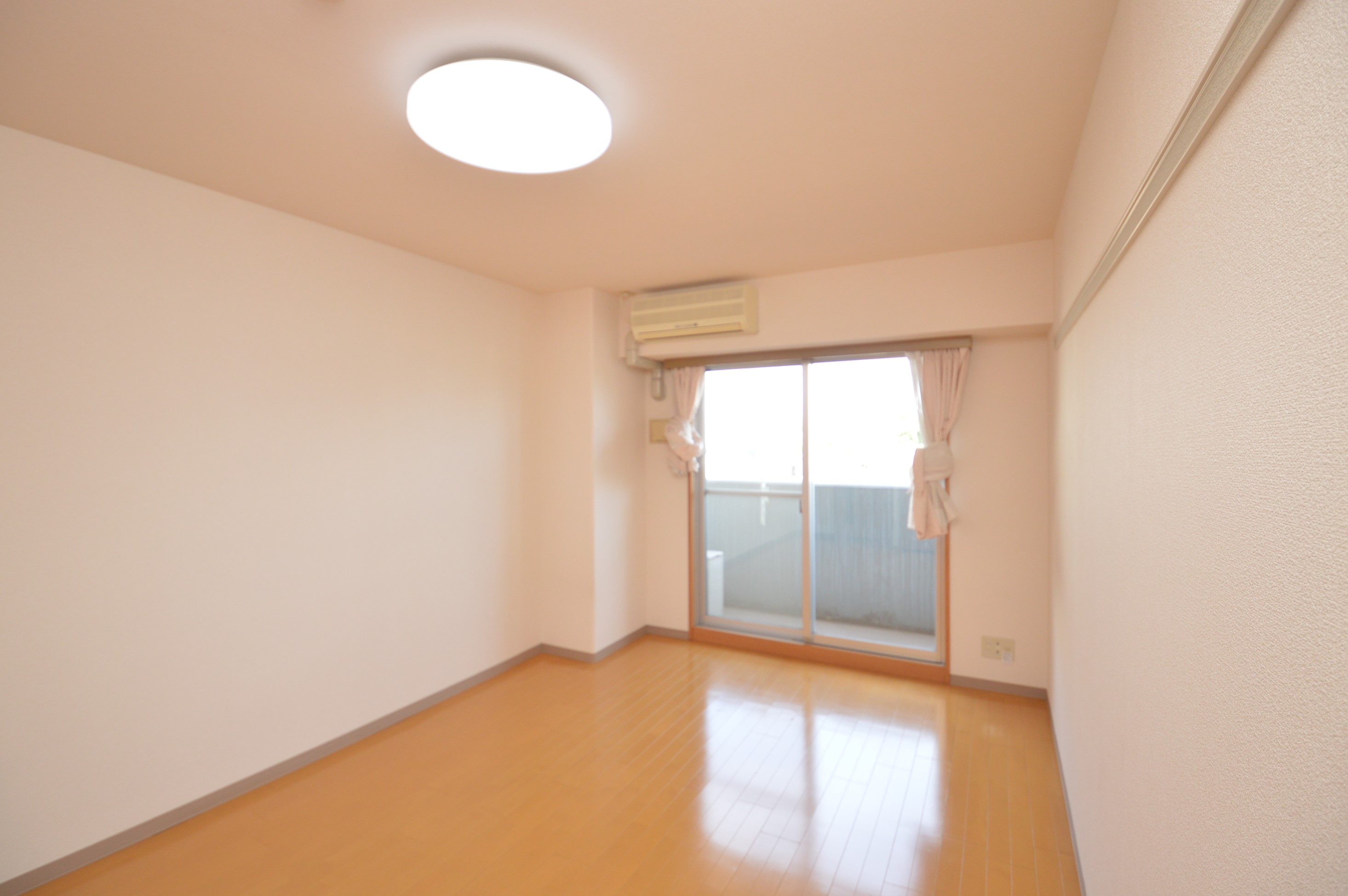 居室・リビング　（参考）他室の写真を使用しています。現況優先となります。