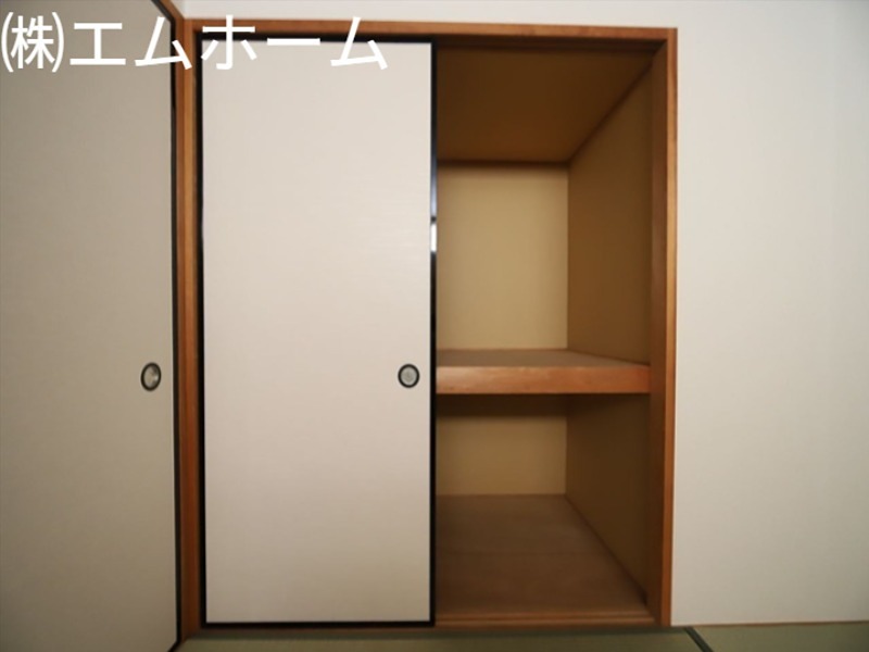 収納　和室6帖　押入れ付　収納充実してます