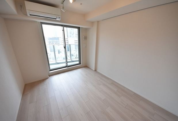 居室・リビング　同マンション反転タイプ参照。