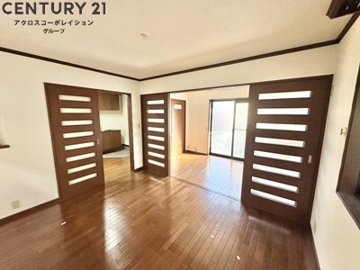 居室・リビング　11.1帖の日当たり良好なLDK。